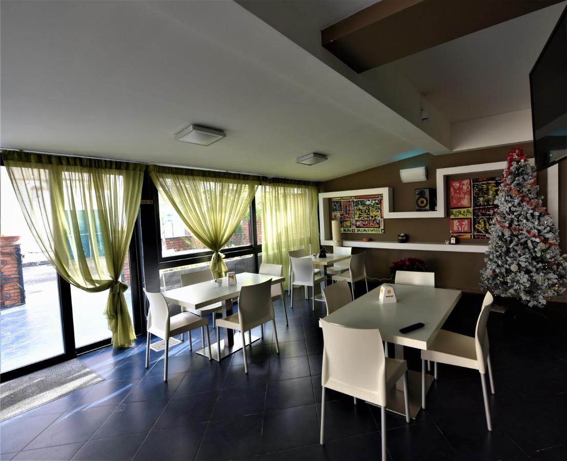 Aparthotel Riviera Ionica Santa Teresa Di Riva Exterior foto