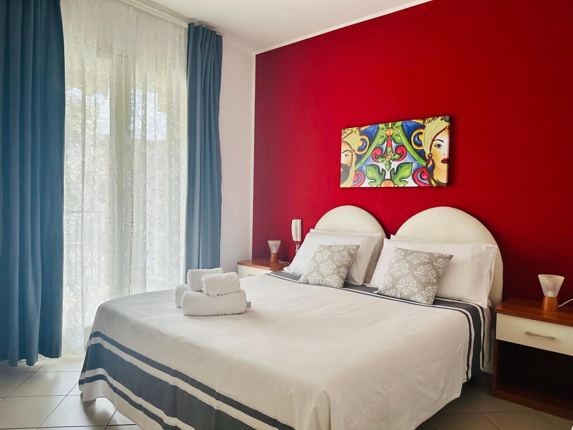 Aparthotel Riviera Ionica Santa Teresa Di Riva Exterior foto