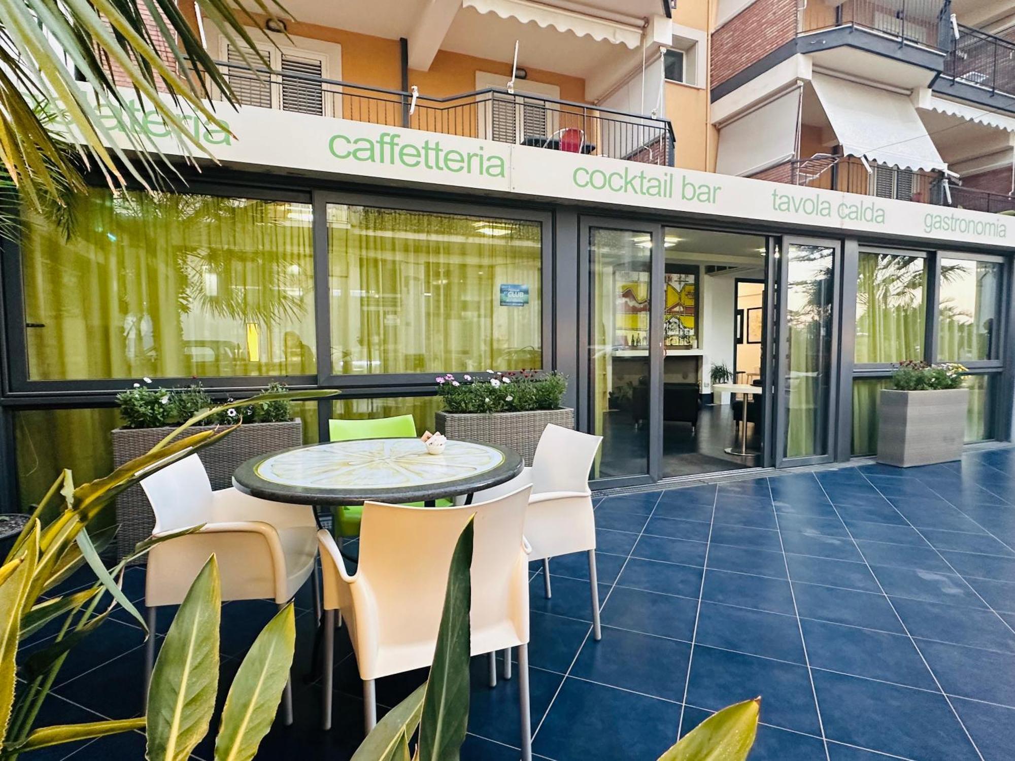 Aparthotel Riviera Ionica Santa Teresa Di Riva Exterior foto