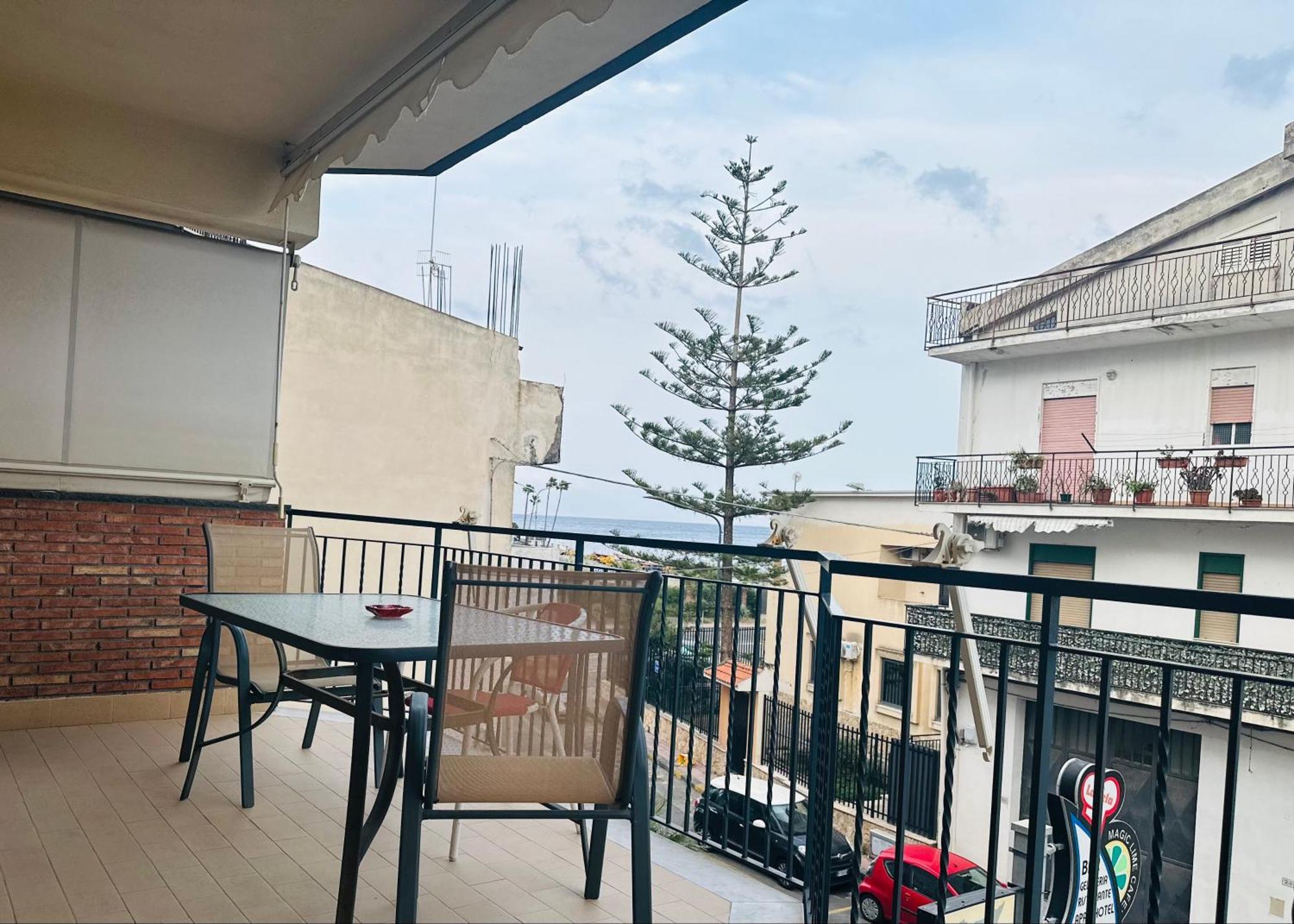 Aparthotel Riviera Ionica Santa Teresa Di Riva Exterior foto