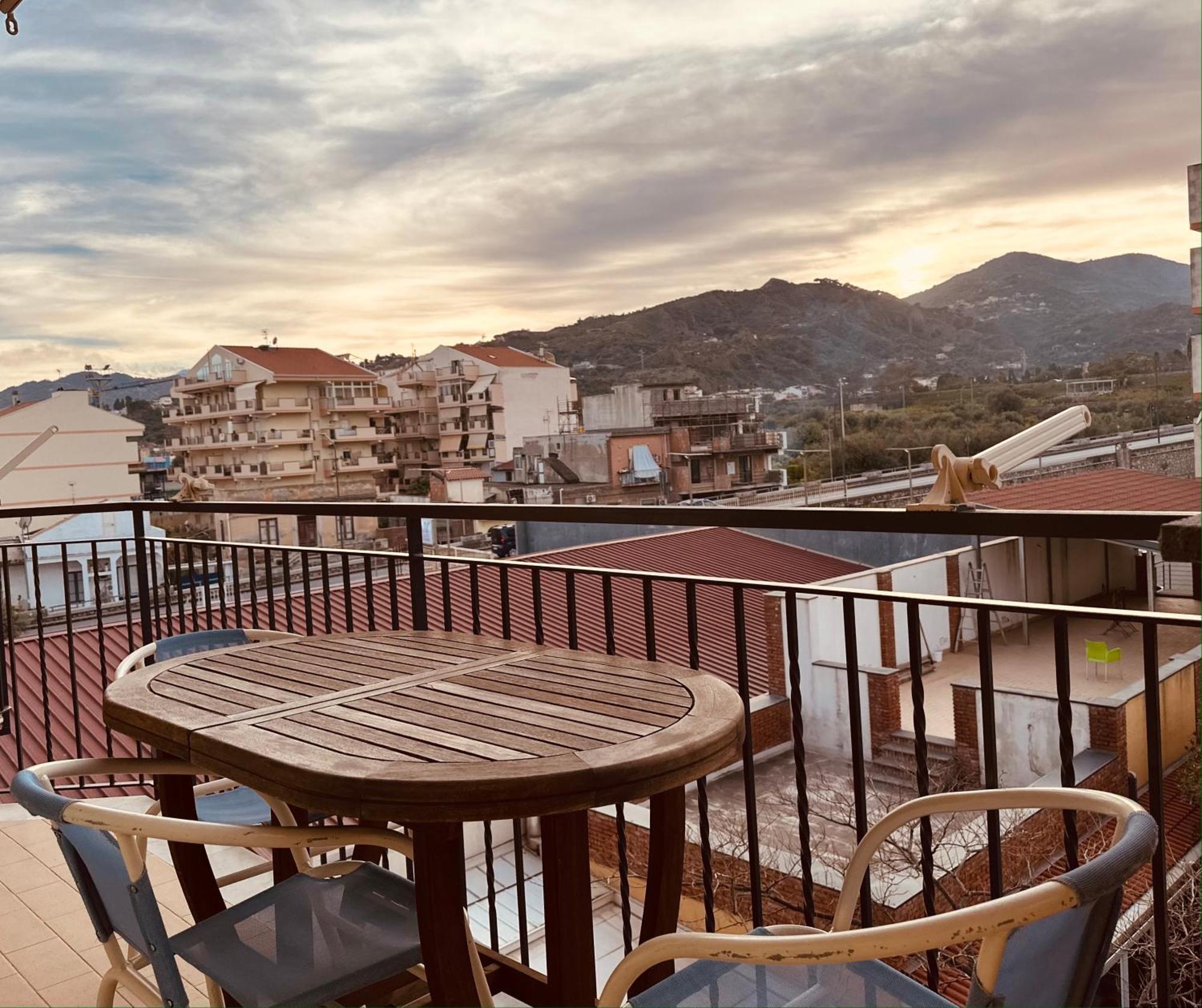 Aparthotel Riviera Ionica Santa Teresa Di Riva Exterior foto